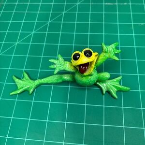 Kitty’s Critters 2007 Green Yoga Frog Heeeyyy!!! Resin Decor Shelf Figurine